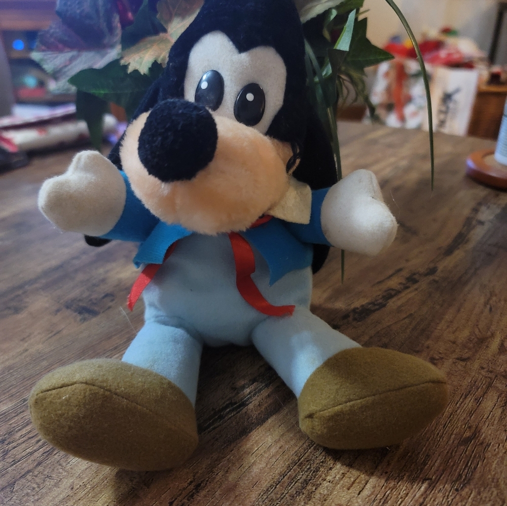 Vintage Disney Christmas Carol Goofy Plush
